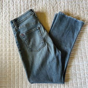 BDG Kick-Flare High Rise Cropped Jeans in size 28